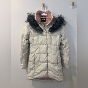 The North Face Women's Off-White Puffer Coat with Faux Fur